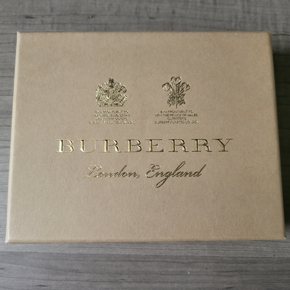 Burberry Heritage Stripe Leather International Bifold Wallet - Picture 9 of 10